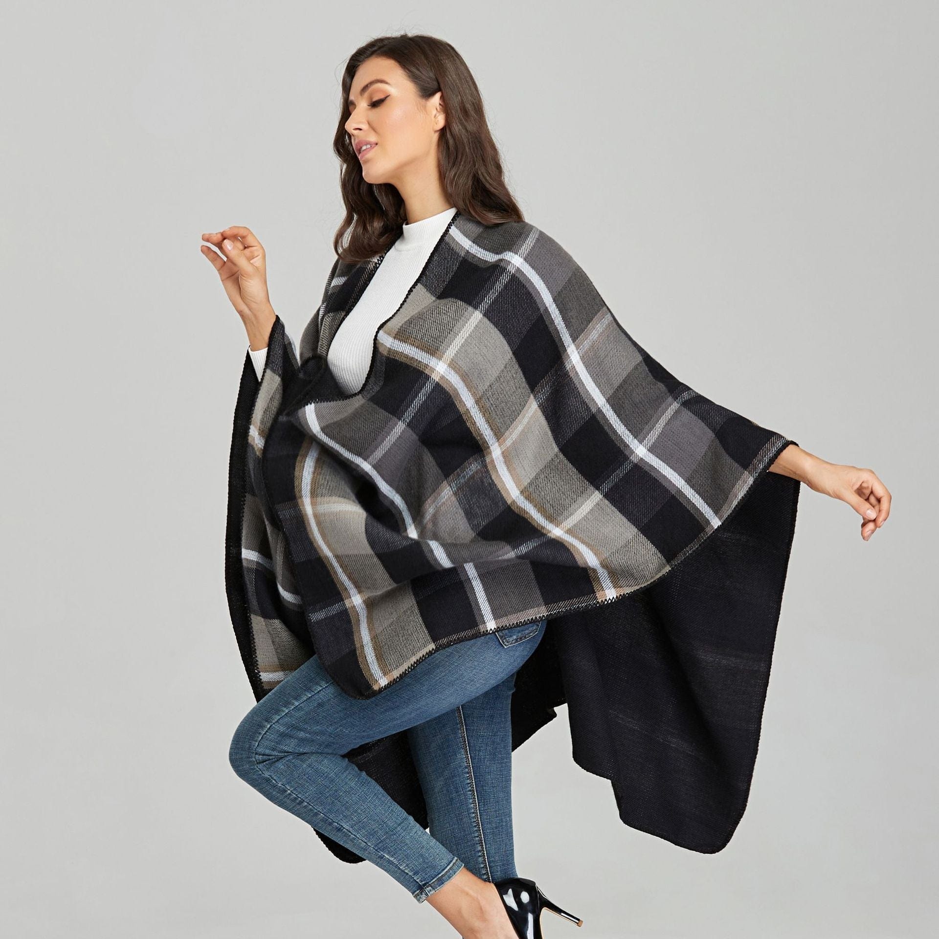 Poncho Carreaux Femme - Collection Élégance Fashion Noir & Gris