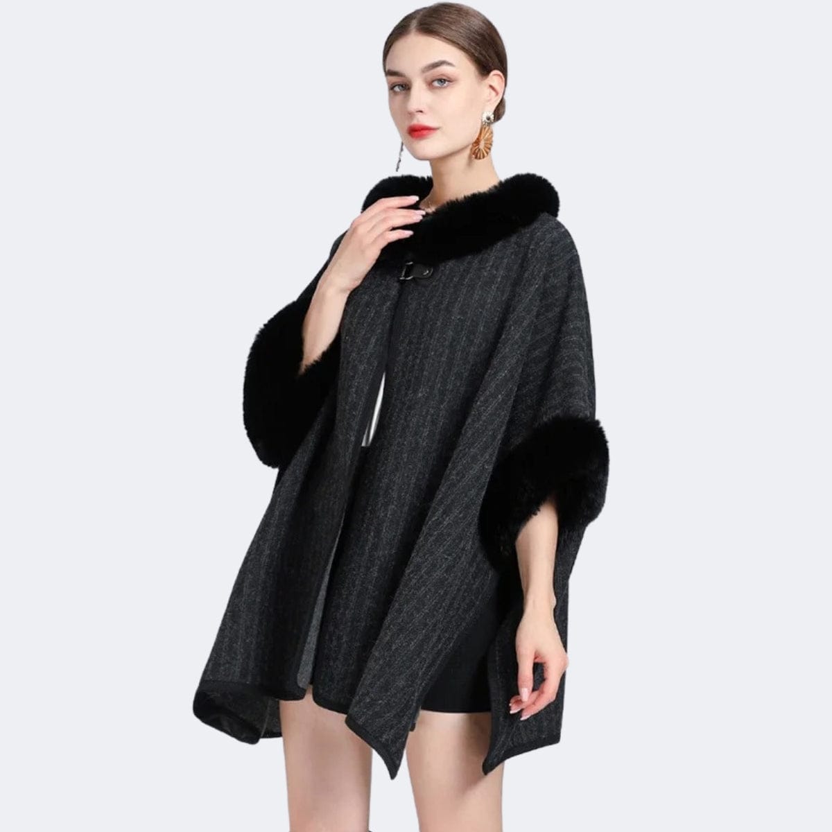 Poncho Féminin en Fourrure de Luxe